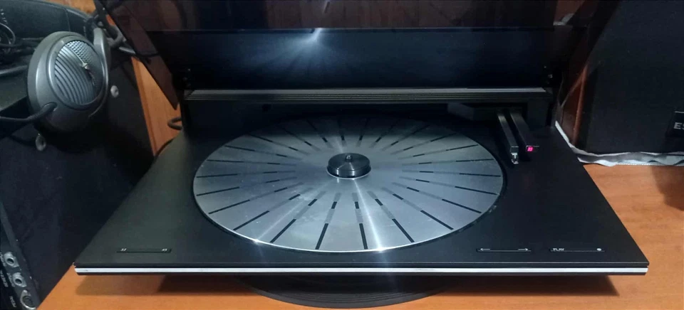 Bang & Olufsen Beogram 9500 Turntable - Bild 1 von 4
