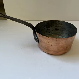 Pesante pentola vintage in rame prodotta in francese possibilmente - Foto 1 di 9