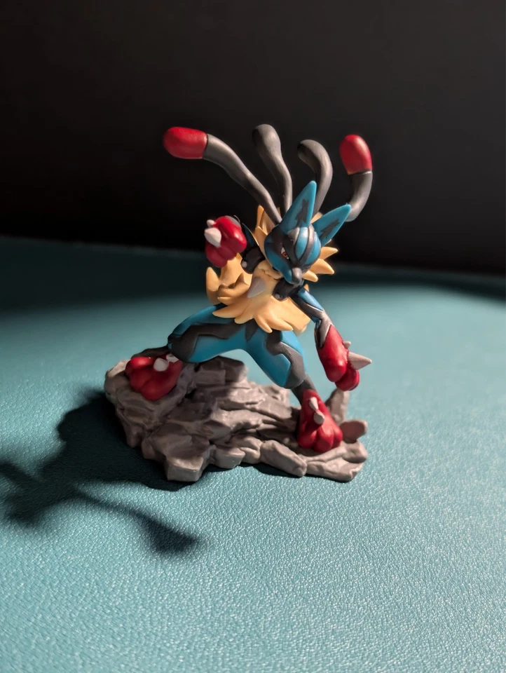 Pokemon TCG - Mega Lucario ex coleção de bonecos exclusiva - Apenas boneco - Imagem 1 de 1