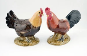 Lovely Cockerel and Hen Quail Pottery Salt and Pepper Cruet Set - Foto 1 di 3