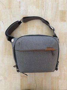 Peak Design Ash Gray Everyday Sling 3L Weatherproof Camera Bag w/Storage Pockets - Picture 1 of 5