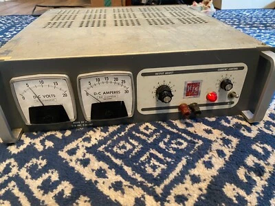 Terminal de alimentación de CC de NJE Corp modelo SY 18-30 20v 30a Foto 1 de 4