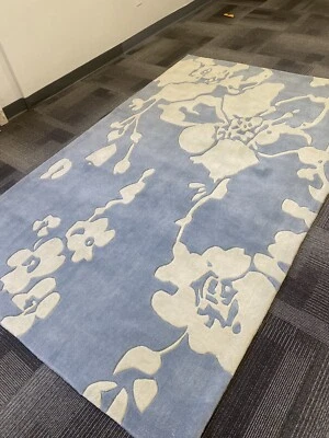 Beautiful floral new carpet 5x8 area rug light blue /white woool Tulips L. Blue - Image 1 of 4