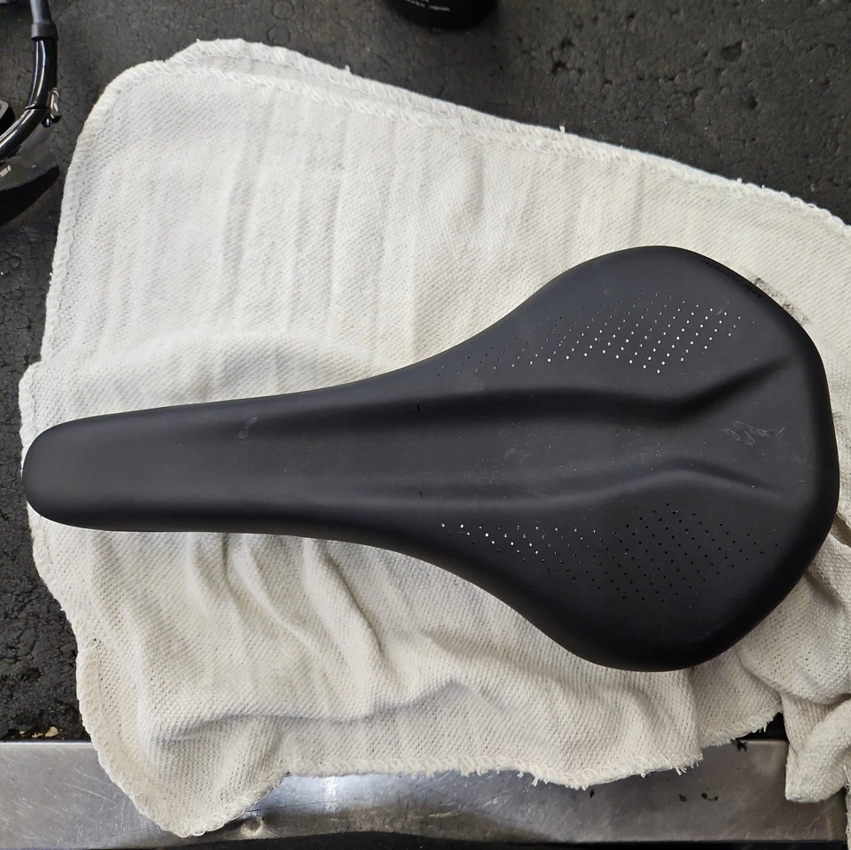 Sillín RIVO especializado - NUEVO - Sin caja 155 mm Foto 1 de 3