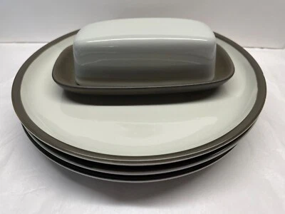 Plato de cena Denby/Langley Camelot verde oscuro (antiguo) o mantequilla cubierta Inglaterra Foto 1 de 2