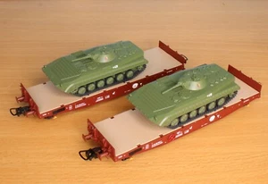 Tillig 70058, Spur H0 / Maßstab 1:87, 2 DR Schwerlasttragen + BMP-1 NVA, Ep-4 - Picture 1 of 5