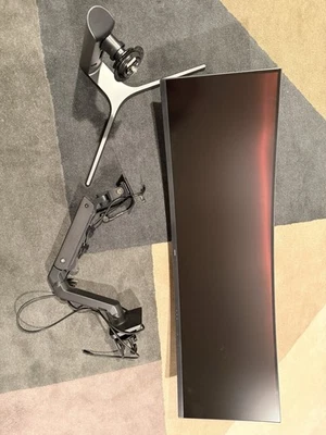 Monitor curvo Samsung Ultrawide S95UA 49" 1440p - 120Hz, altavoces - S49A950UIN Foto 1 de 4