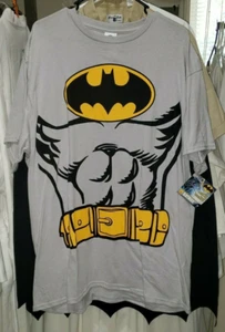 DC COMICS BATMAN T-SHIRT MIT ABNEHMBAREM CAPE HERREN GRÖSSE XL NEU MIT ETIKETT 100 % BAUMWOLLE - Bild 1 von 5