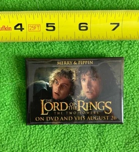Collectible Lord of the Rings 2 Towers MERRY VHS VIDEO Movie BADGE BUTTON PIN - Bild 1 von 1