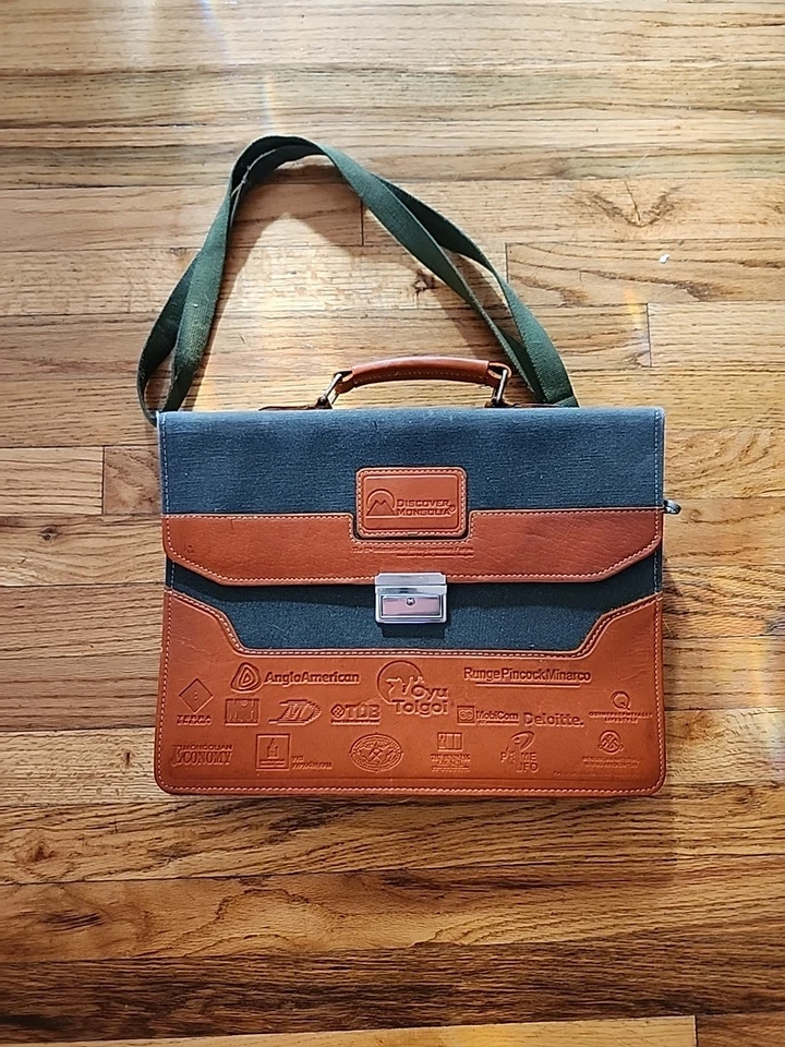 Maletín de colección Discover Mongolia International Mining Investors Forum... Foto 1 de 4