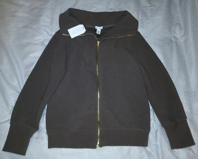 Suéter feminino Better/Together marrom com nervuras médio com zíper, ajuste elástico.  - Imagem 1 de 3