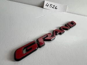 OEM # 22636895 Original GM EMBLEMA "GRAND" rojo - Imagen 1 de 3