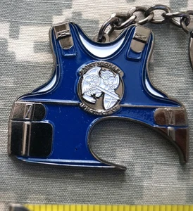 UNIQUE Saint Michael Protect Us Vest Bottle Opener Challenge Coin - Foto 1 di 3