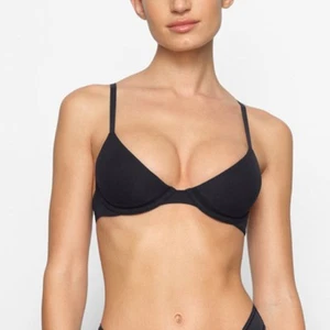 Nuevo con etiquetas Sujetador Skims Fits Everybody Scoop 46 DD en negro ónix - Imagen 1 de 5