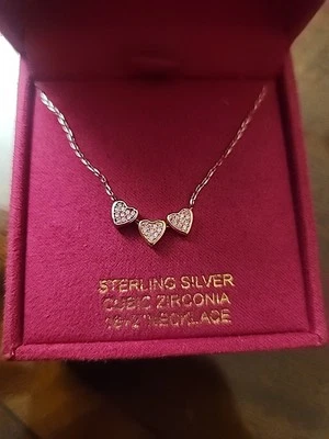 Collar Rachel Zoe 3 Corazones 16" Plata En Estuche Rosa Nuevo Foto 1 de 4