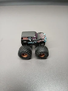 Micro Machines GRAVE DIGGER Monstertruck schwarz mit blauen Flammen 1990 Galoob - Bild 1 von 5