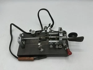 Klucz telegraficzny Vibroplex z wtyczką 1944 Deluxe model serial # 133365 - Zdjęcie 1 z 6
