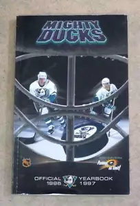 ANAHEIM MIGHTY DUCKS NHL HOCKEY MEDIA GUIDE - 1996 1997 - NEAR MINT - Bild 1 von 1