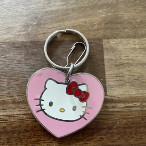 2007 Sanrio Plasticolor Hello Kitty Key Pals Keychain #4027 Pink Heart - Picture 1 of 2