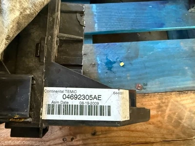 Caixa de fusíveis OEM Chrysler Town Country Caravan Journey TIPM 04692305AE - Imagem 1 de 3