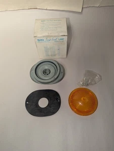 Betts 500013 Amber Trailer Light Assembly - UNUSED OPEN BOX FREE SHIPPING - Picture 1 of 4