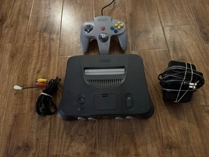 Consola Hogar Nintendo 64 - Negra N64 con CABLES, Jumper Pak y Mando - Imagen 1 de 1