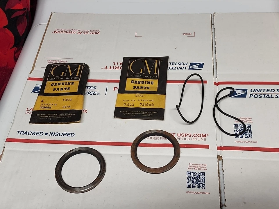 1956-58 庞蒂亚克雪佛兰后轮轴承油封 NOS GM P/N 521666 521665  — 第 1/4 张图片