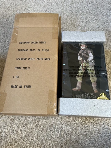 Sideshow EXCLUSIVE - Star Wars Endor Rebel Commando Pathfinder - 1/6 Scale 12” Cover