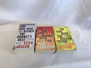 Das Mädchen mit dem Drachen Tattoo Trilogie Menge 3 Taschenbücher - Bild 1 von 9