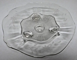 Vintage Pressed  Glass Clear Bowl 3-toed etched ribbed center scalloped 10" - Picture 1 of 3