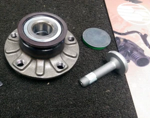 REAR WHEEL BEARING HUB ASSEMBLY SKODA KAROQ TSi OCTAVIA 5E MK3 TSi TDi 2013-17 - Picture 1 of 1