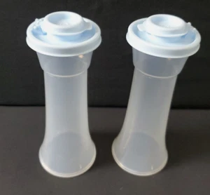 Salero y pimentero Tupperware reloj de arena transparente con sellos azules 6" tamaño completo nuevo - Imagen 1 de 2