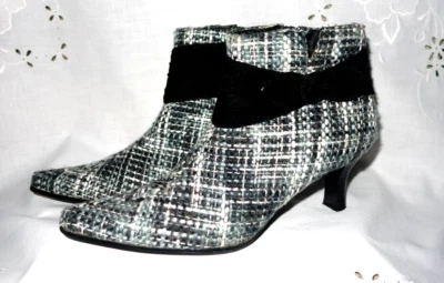 Botines Predictions Negro Blanco Azul 2 1/2 Tacones Tweed Terciopelo Cremallera Lateral 8 1/2 Foto 1 de 4