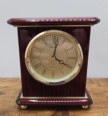 Reloj de Colección Seiko Abrigo Alto Brillo Madera Roja Cereza Movimiento Japonés En muy buena condición  Foto 1 de 4