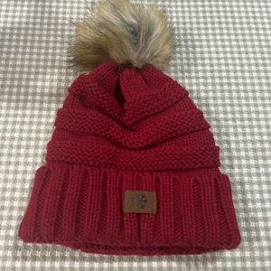 Gorro para mujer rojo rojo oscuro tejido con cable holgado con pompón talla única para la mayoría - Imagen 1 de 4