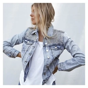 DECJUBA 'Sienna' light blue studded denim jacket women's size 10 classic edgy - Picture 1 of 13