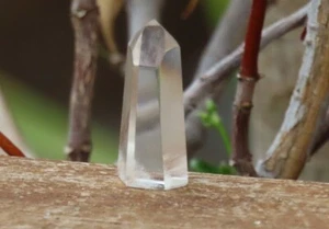 Mini Polished Clear Quartz Crystal Generator with Phantom 25mm Tall - Imagen 1 de 3