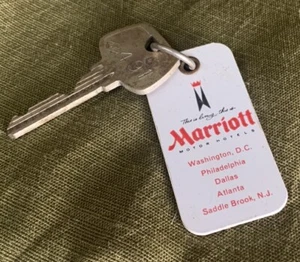 Vintage Marriott Hotel Motel Zimmer Schlüsselanhänger & Schlüssel 60er Jahre Atlanta Ga. - Bild 1 von 2