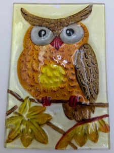 Vintage Schmelzglas Plakette Sonnenfänger mit einer erhöhten Eule auf einem Ast 4 1/8 x 6" - Bild 1 von 7