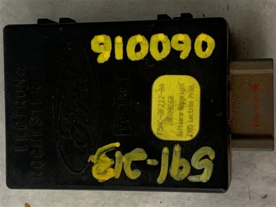 Chassis ECM Steering Above Glove Box Fits 97-02 CROWN VICTORIA 3791648 - Image 1 of 4