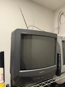 Sony Trinitron CRT TV 13” Great Gaming Television Model KV-13M42. Vintage Retro - Picture 1 of 24