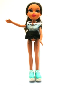 Bratz Puppe Sasha von 2001 wie auf Fotos zu sehen. Puppenständer nicht enthalten. - Bild 1 von 5