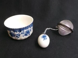 BLUE AND WHITE PORCELAIN JAPANESE STYLE TEACUP & STEEPING BALL WITH TEACUP CHARM - Picture 1 of 1