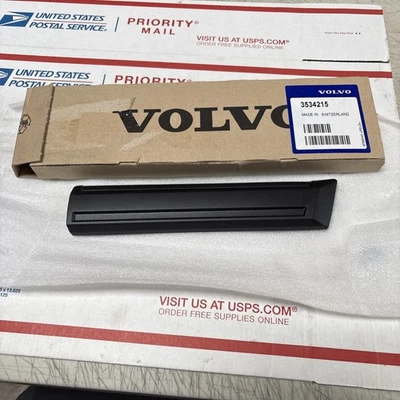 Volvo 740 Rt 1988-90 guardabarros moldeado 3534215 OEM nuevo Foto 1 de 4