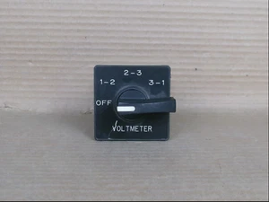 Interruptor de propósito general (voltímetro) TELEMECANIQUE K2D023M 0841 12A AC 300V máx. - Imagen 1 de 3
