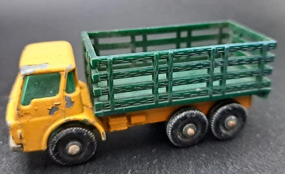 MATCHBOX Series No. 4 STAKE TRUCK England LESNEY Vintage, Green And Yellow - Image 1 of 4