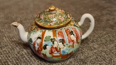 Tetera china de porcelana del siglo XIX esmaltada cantonesa - muy buen estado Foto 1 de 4