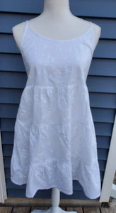 Vestido C&C California blanco floral bordado espalda abierta 100 % algodón torso grande - Imagen 1 de 8