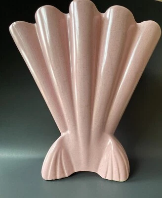 McCoy Pottery Pink Fan Speckle Vase  #721 from the 1960's Mint Condition - Image 1 of 4