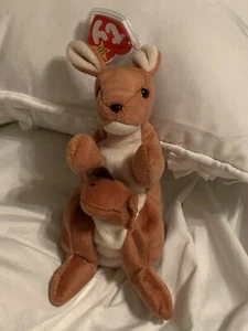 Ty Beanie Baby Pouch the Kangaroo 1996 retired- AUTHENTIC- ORIGINAL-EXCEL COND - Picture 1 of 1